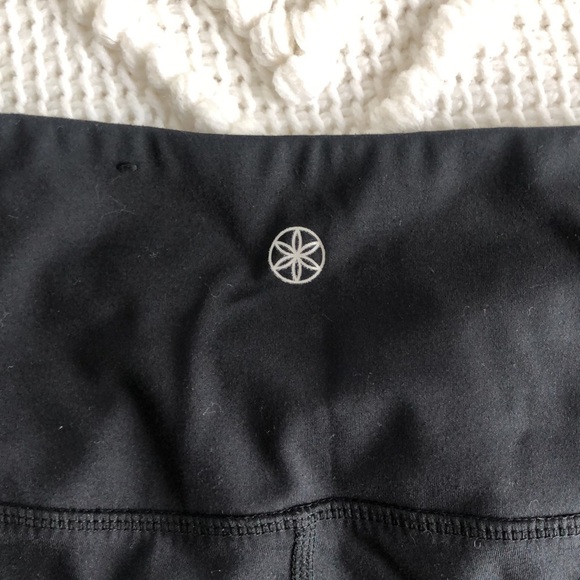 GAIAM Black Lace Up Skinny Cropped High Rise Active Leggings Pant Size Medium - Picture 6 of 8